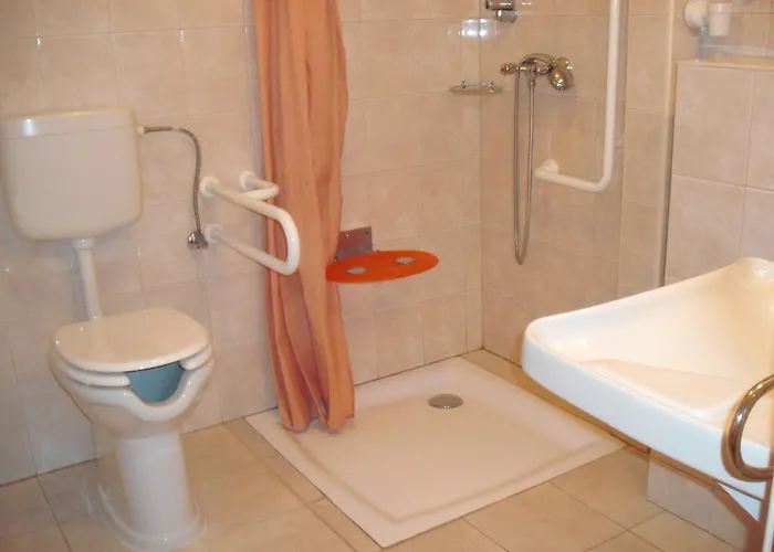 アパート Hevizi Haz ヘーヴィーズ